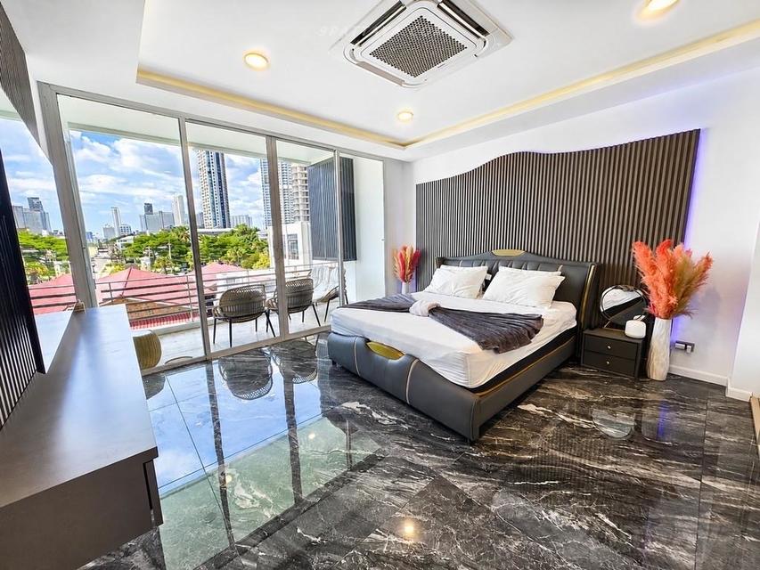 For Rent 200sqm — Luxury Beachfront Condo at Musselana Jomtien condo on Jomtien Beach with direct beach access. Just 0 steps to the sea 12