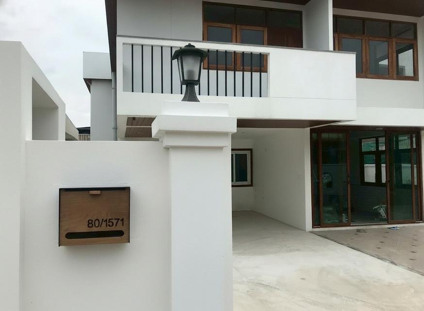 หมู่บ้านทิพวัล เทพารักษ์ บ้านเดี่ยว 100 ตารางวา 3 นอน 5 น้ำ รถไฟฟ้าสีเหลือง สถานีทิพวัล หน้าหมู่บ้าน 2