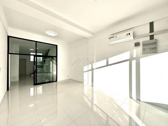 ให้เช่าอาคารพาณิชย์ 4 ชั้น 210 ตรม. โครงการวิซีโอ รามคำแหง (Vizio Ramkhamhaeng) ติดถนนราษฎร์พัฒนา 6