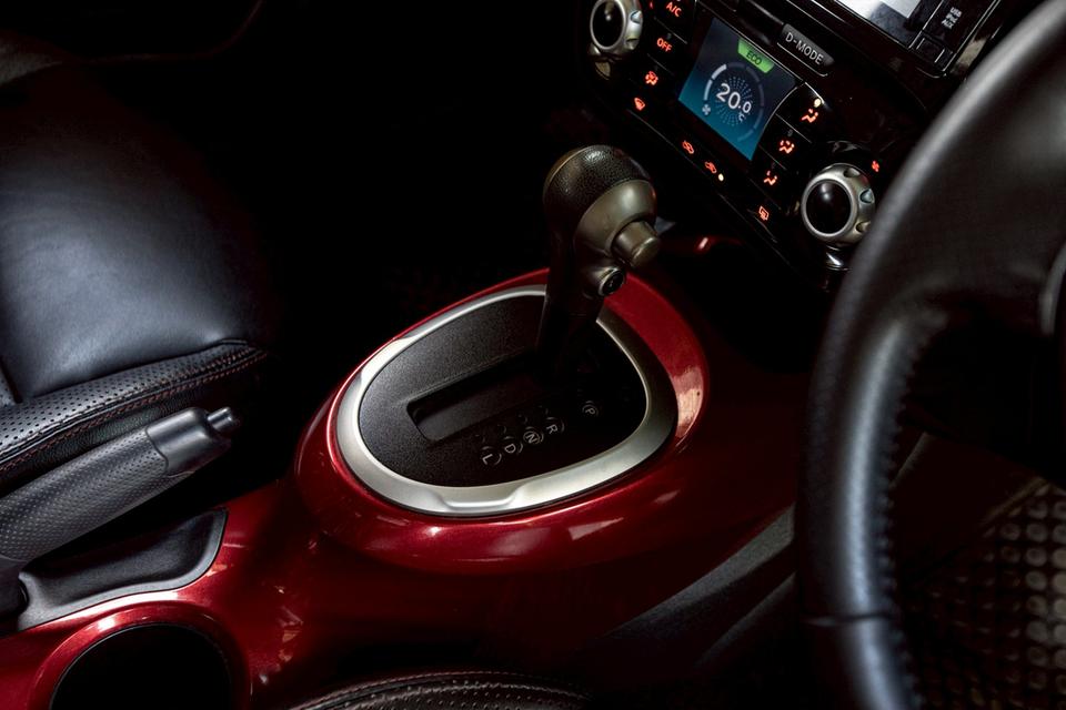 Nissan Juke 1.6V ปี 2015 สีแดง  18