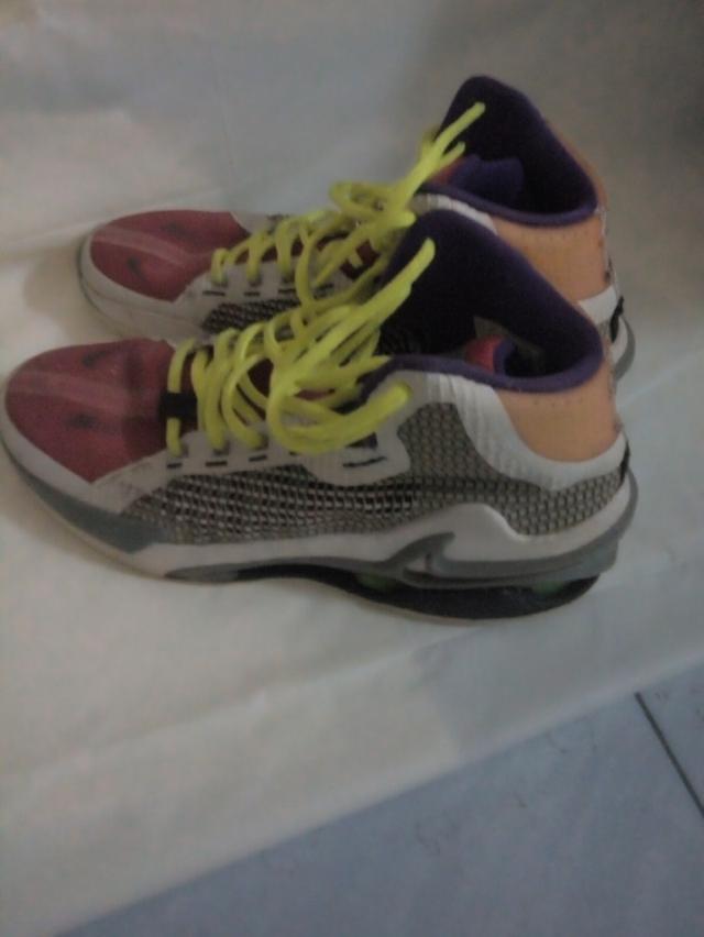 รองเท้าผ้าใบไนกี้เล่นกีฬา