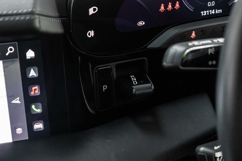 Porsche Taycan Turbo (2023) 13