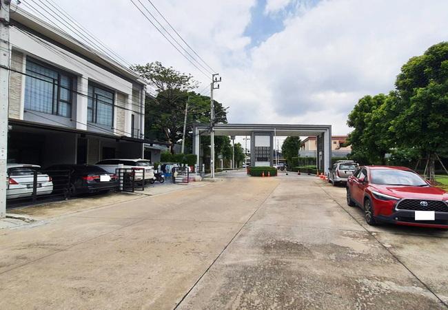 ขายทาวน์เฮ้าส์ หมู่บ้านพลีโน่ พหลโยธิน-วัชรพล เนื้อที่ 21.8 ตร.ว. 2 ชั้น 3 นอน 3 น้ำ 9