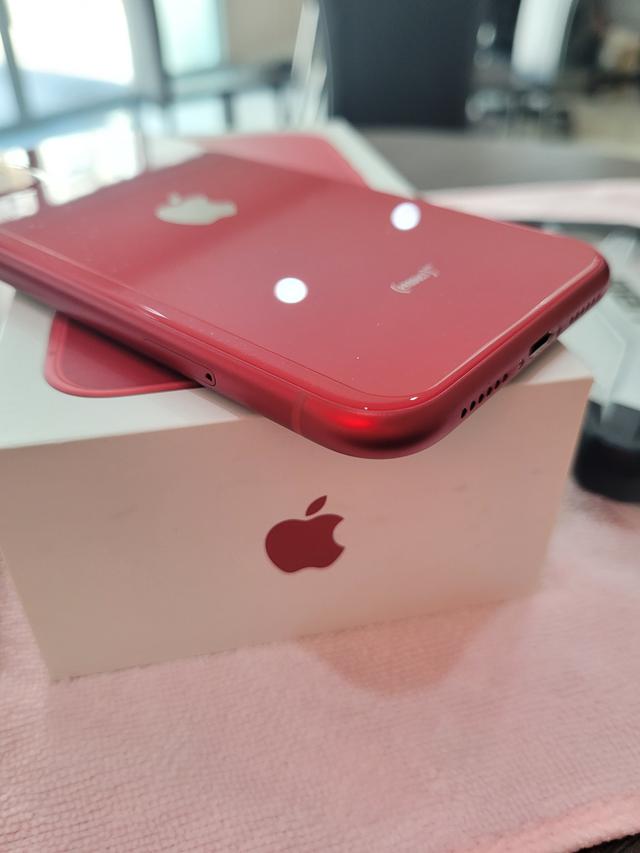 รูป I Phone 11 สีแดง 128 GB 6