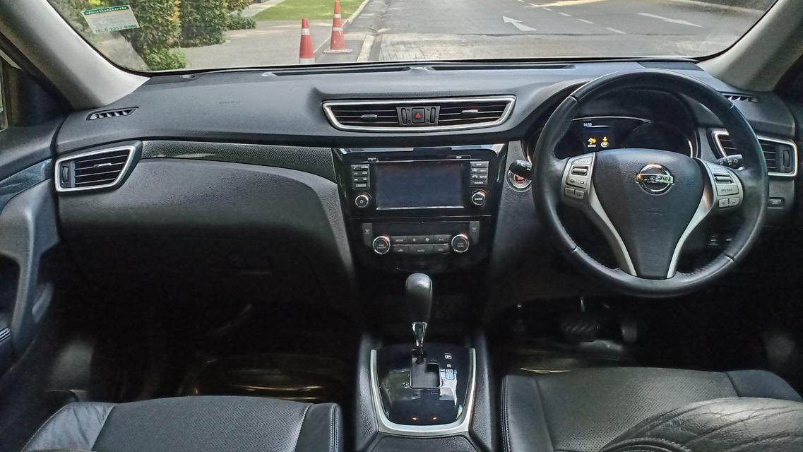  Nissan X-Trail 2.0V 4WD สีขาว ปี 2015 3
