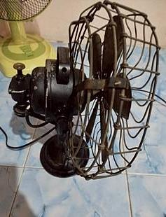 พัดลมสมัยสงครามโลก โบราณแบรนด์ GE (General Electric) จากสหรัฐอเมริกา นิยมมากในช่วงปี 1920s–1940s