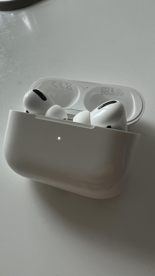 Airpods Pro 1st gen 9