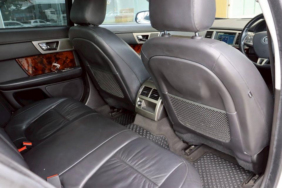 Jaguar XF 3.0 Premium Luxury ปี 2011 🇬🇧 แรงหรู ดูดีในราคาที่เอื้อมถึง! 14