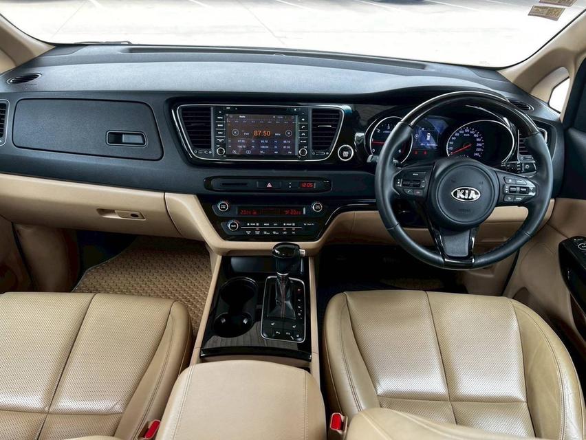 Kia Grand Canival 2.2EX (11ที่นั่ง) ปี 2015 จด 2017 สีขาว รูปย่อยที่ 3