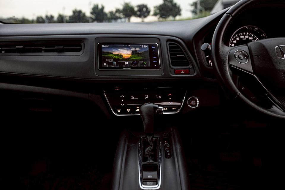 Honda Hrv 1.8E limited ปี 2017 มือเดียวป้ายแดง เบาะไฟฟ้า สีเทา  15