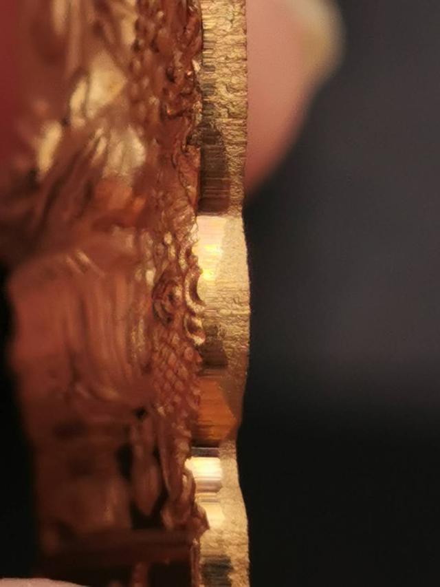 เหรียญนั่งพานรุ่นแรก หลวงปู่สุภา กันตสีโล อายุวัฒนะ118 ปี เนื้อทองแดง ผิวไฟกล่องเดิมๆ ปี 2555 4