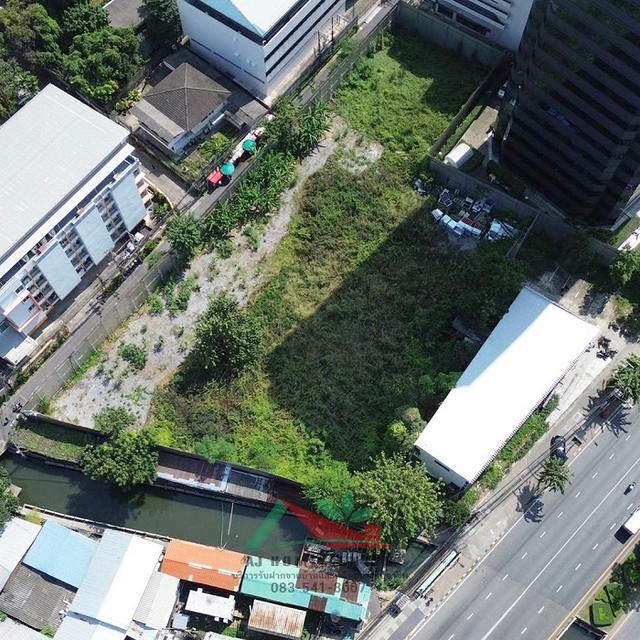 ขายที่ดินพร้อมสิ่งปลูกสร้าง เนื้อที่ 2-2-94.3 ไร่ ติดถนนรัชาภิเษก ห้วยขวาง 6