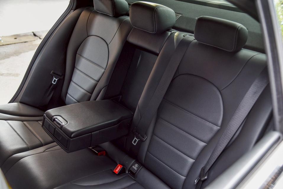 Mercedes-Benz C300e 2.0 AMG Sport W205 AT 2022 รูปที่ 10