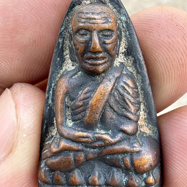 หลวงปู่ทวด วัดช้างให้ เหรียญหล่อเตารีดปี05 รูปที่ 6