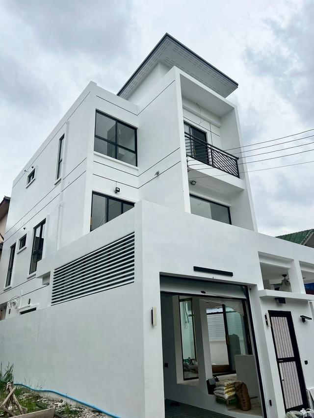บ้านเดี่ยวใหม่ 3 ชั้น — Minimal Luxury บ้านใหม่ไม่เคยมีผู้อยู่อาศัย Town in Town (เลียบด่วน) 1