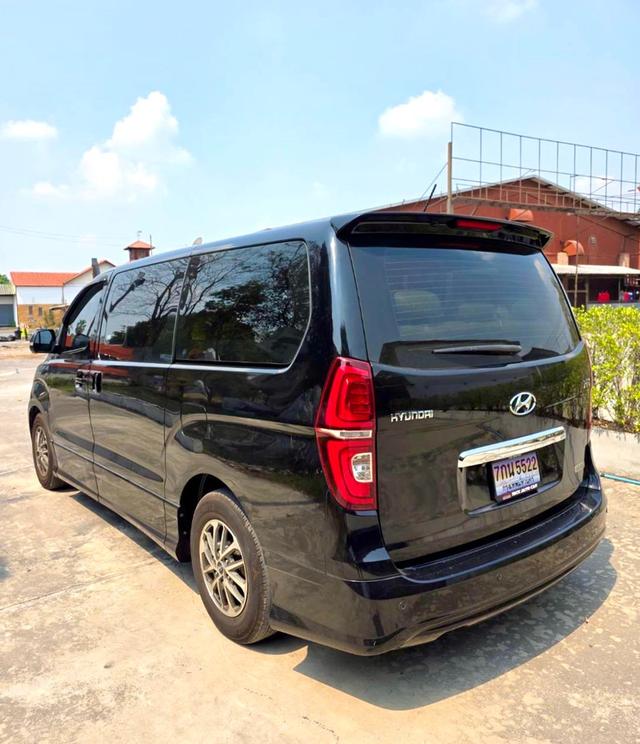 Hyundai H1 2.5 ดีเซล Duluxe สีดำ ปี 2018 ไมล์ 90,000กม.  4