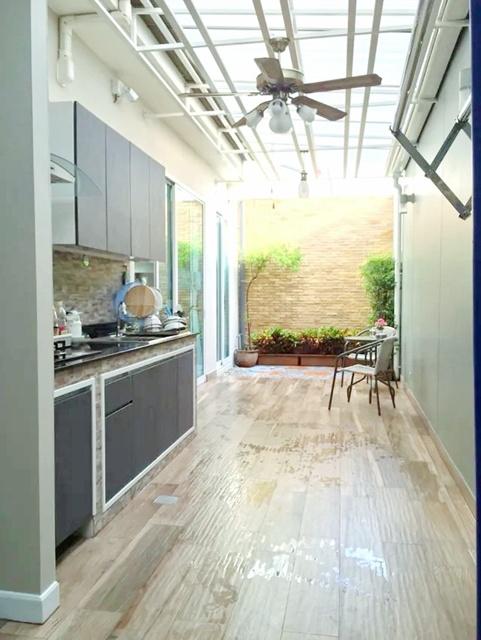 ม.หอการค้า 1.5กม. 3-4นอน ซ.อินทามระ 5-15 BTS สะพานควาย 600ม. บ้าน 3ชั้น ใจกลางเมือง 75 ตร.วา. 300 ตร.ม. ตกแต่งครบพร้อมเฟ 2