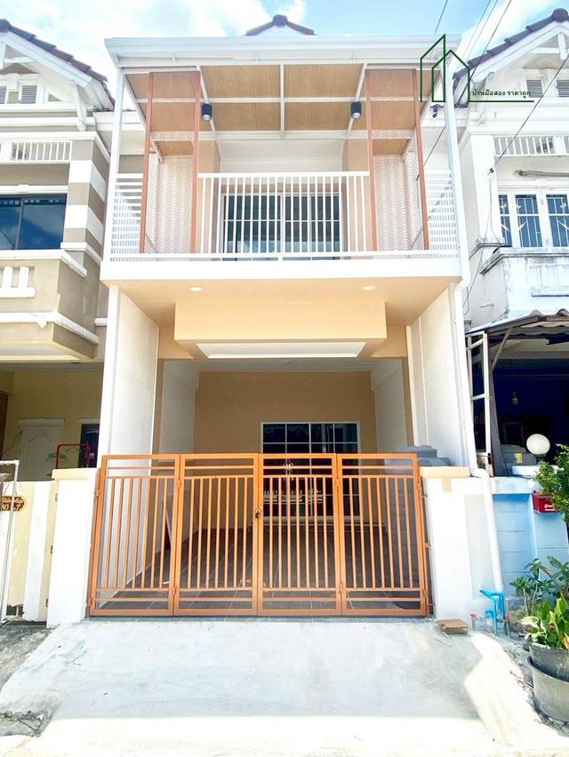 ทาวน์เฮาส์ รีโนเวทใหม่ หมู่บ้านปิยวรารมย์ ถนนบ้านกล้วย-ไทรน้อย ฟรีโอน 