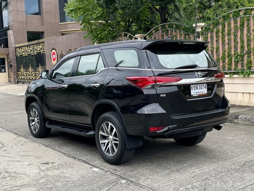 Toyota Fortuner 2.8V 4wd ปี18
