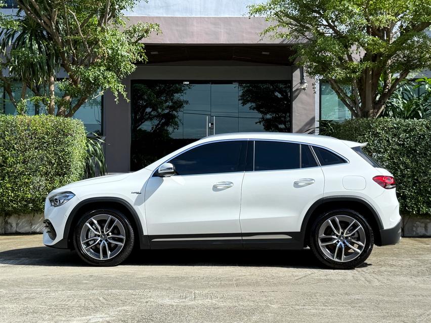 2022 BENZ GLA35 รถมือเดียวออกป้ายแดง สภาพป้ายแดง รถวิ่งน้อยเพียง 40,000 กม ไม่เคยมีอุบัติเหตุครับ