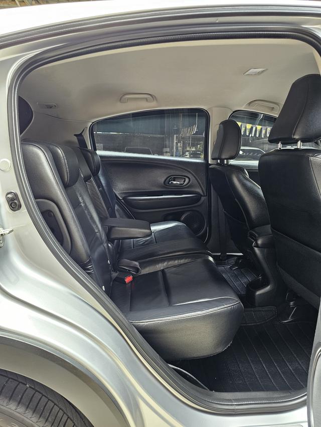 HONDA HR-V 1.8 E CVT ปี 17 AT 8