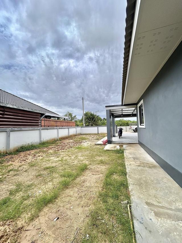 ขายบ้านสร้างใหม่อำเภอกำแพงแสน นครปฐม เนื้อที่ 110ตรว. 3ห้องนอน 2ห้องน้ำ ฟรีแอร์ 4เครื่อง บ้านทำเลดีน่าอยู่ 20