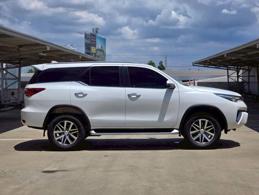 Toyota Fortuner 2.4V 2wd ปี 2019   5