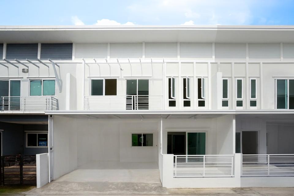 ทาวน์เฮ้าส์หมู่บ้านลภาวัน 22  1