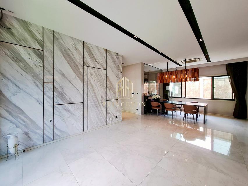 Grand Bangkok Boulevard Rama 9 A luxurious corner home located on New Krungthep Kreetha Road 6