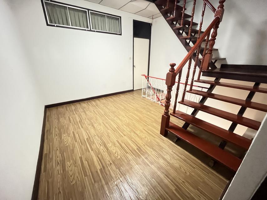 ขาย / ให้เช่า ทาวน์เฮ้าส์ 3 ชั้น ใจกลางเมือง สุทธิสาร–อินทามระ 15