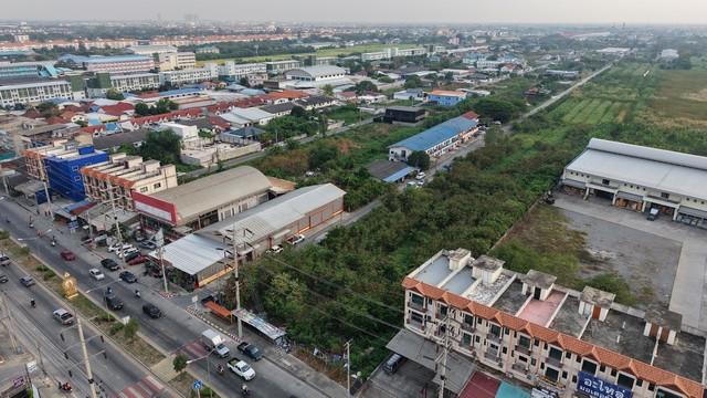 ที่ดินพร้อมโชว์รูม ติดถนนบางกรวย ไทรน้อย ที่ดินเหมาะกับการพัฒนาศักยภาพได้หลากหลาย 3