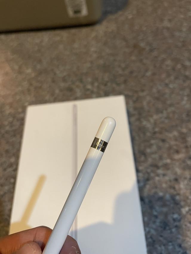ขายApple Pencil ของแท้ใช้งานดีทุกๆฟังชั่นถูกมากก