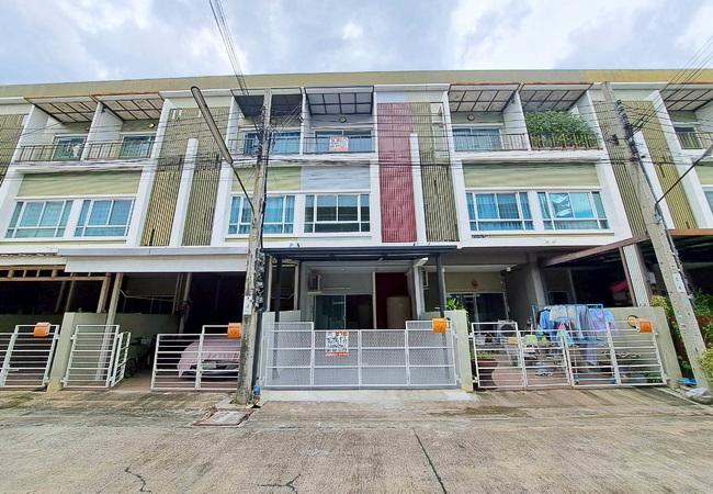 ขายทาวน์เฮ้าส์ หมู่บ้านนลิน อเวนิว 2 ซอยรามคำแหง 144 เนื้อที่ 17 ตร.ว. 3 ชั้น 3 นอน 3 น้ำ 1
