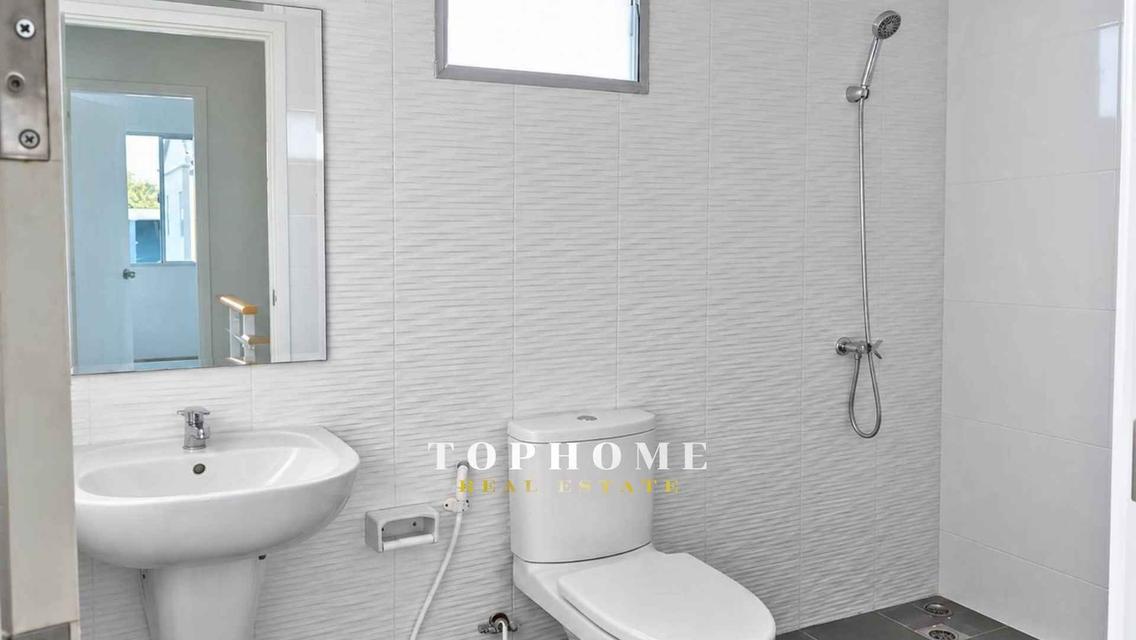 🏡✨ ขายด่วน! ทาวน์เฮ้าส์ 2 ชั้น📍หมู่บ้านพฤกษา 130 หลังมุม ถนนอยู่วิทยา – หนองจอก 🔥หน้าโครงการ ↔️ถนนด้านข้างบ้านกว้าง เดินทางสะดวก 🚗 13