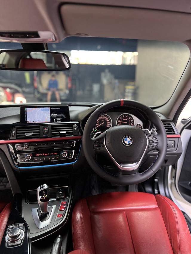 BMW 320i Sport 5