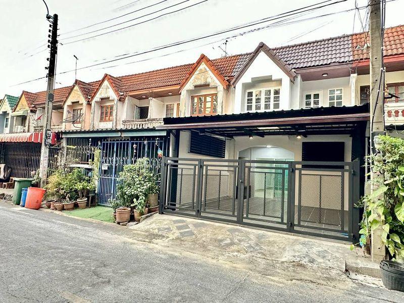 หมู่บ้านบัวทอง2 ติดรถไฟฟ้าสายสีม่วง สถานีคลองบางไผ่ ทาวน์เฮาส์ 2 ชั้น ตกแต่งใหม่พร้อมอยู่ หน้าบ้านไม่ชนใคร ทำเลหน้าสวน 2