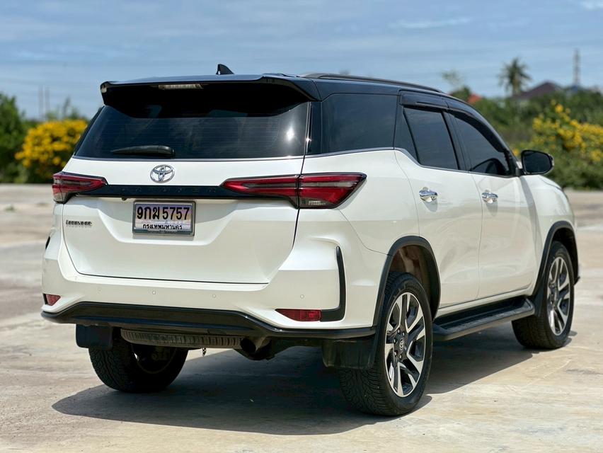TOYOTA FORTUNER Wagon 4dr Legender 7st Auto 6sp 2 WD 2.4DCT ปี 2022 สีขาว