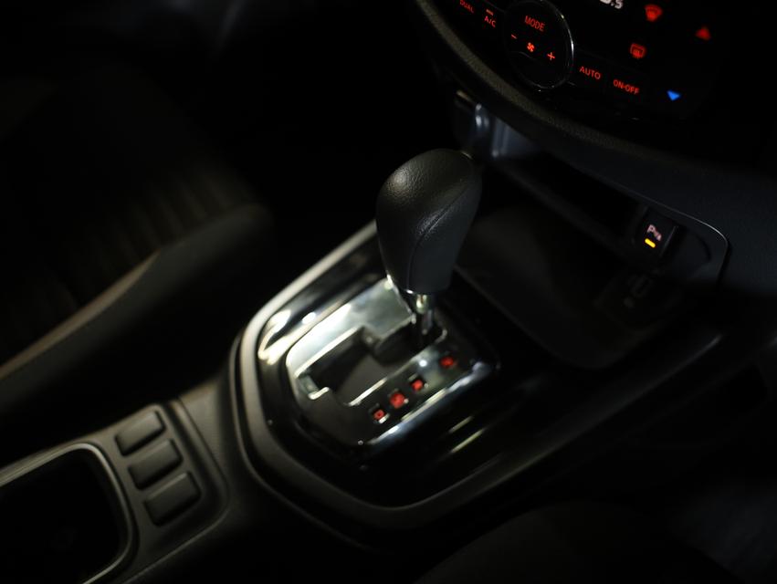 2023 Nissan Navara 2.3 Double Cab Calibre E Black Edition Pickup AT รูปที่ 12
