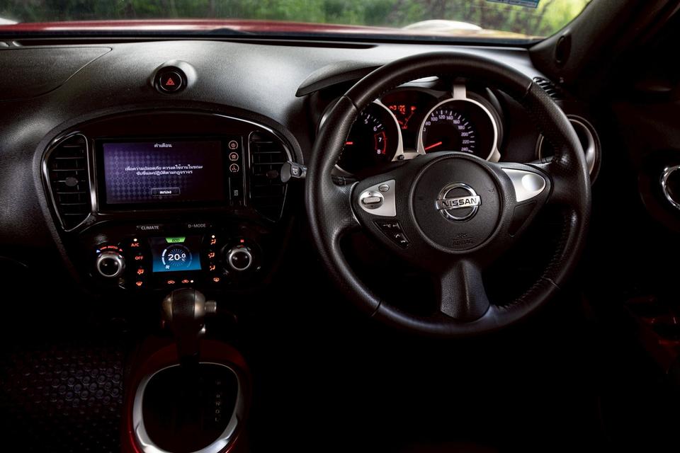 Nissan Juke 1.6V ปี 2015 สีแดง  15