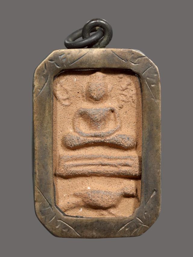 พระผง หลวงพ่อปานพิมพ์ขี่นก วัดบางนมโคจังหวัดพระนครศรีอยุธยา พร้อมเลี่ยมเงินหน้านาค