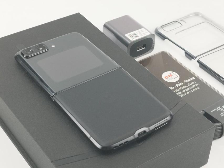 ขาย/แลก Moto Razr 2022 5G 8/256 Black Snapdragon8+ Gen1 สภาพใหม่มาก แท้ ครบกล่อง เพียง 32,900 บาท  5