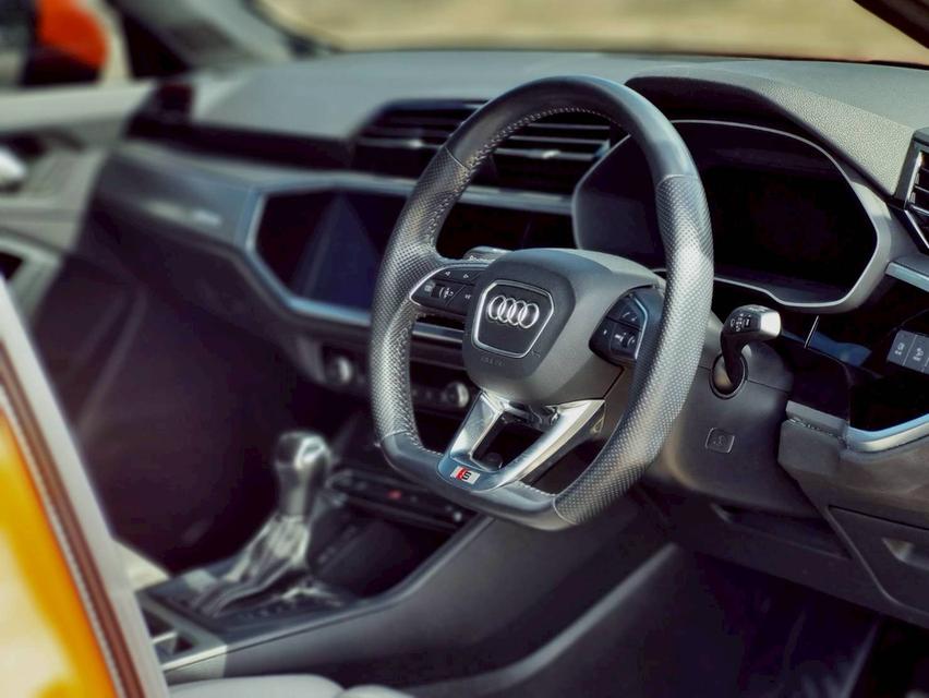 AUDI Q3 35TFSI S-Line ปี 2021 ไมล์ 60,800 km. 9