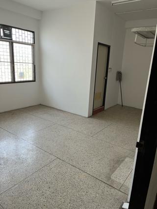 ขายด่วน อาคารพาณิชย์ 2ห้อง สามชั้น ทำเลติดตลาดสดเทศบาลวารินฯ.อุบล 11