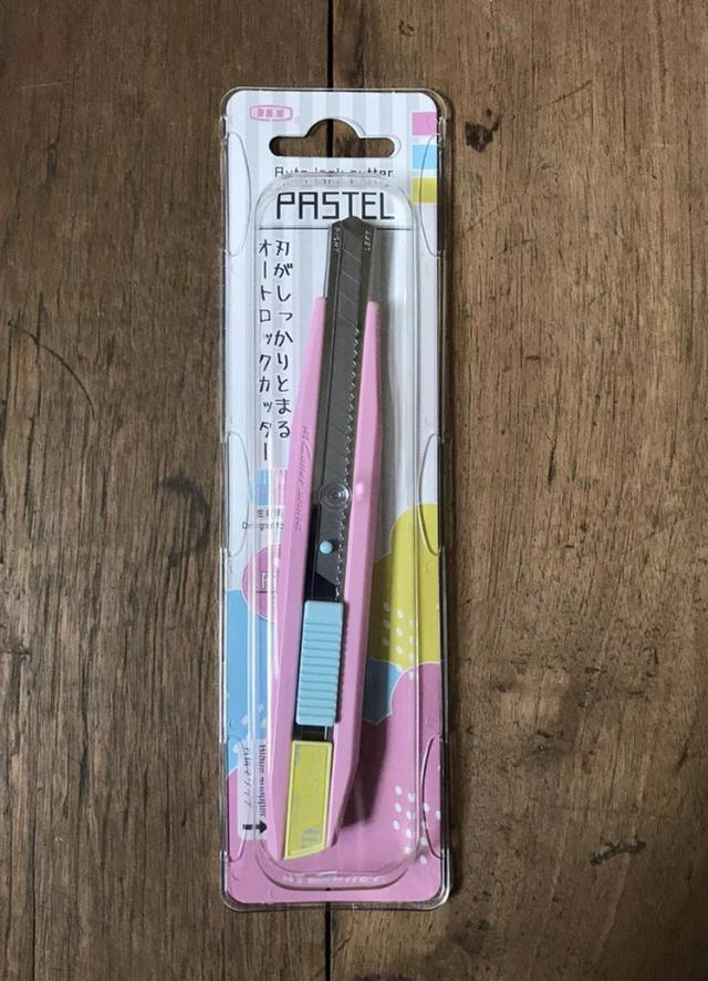 มีดคัตเตอร์สีสวย 2