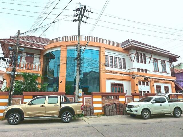 ให้เช่าบ้านเดี๋ยวหลังใหญ่สามารถทำ เป็น Home Office ได้ ห้องโถงขนาดใหญ่ สามารถทำออฟฟิศได้ จำนวน 6 ห้องนอน 5 ห้องน้ำ 5