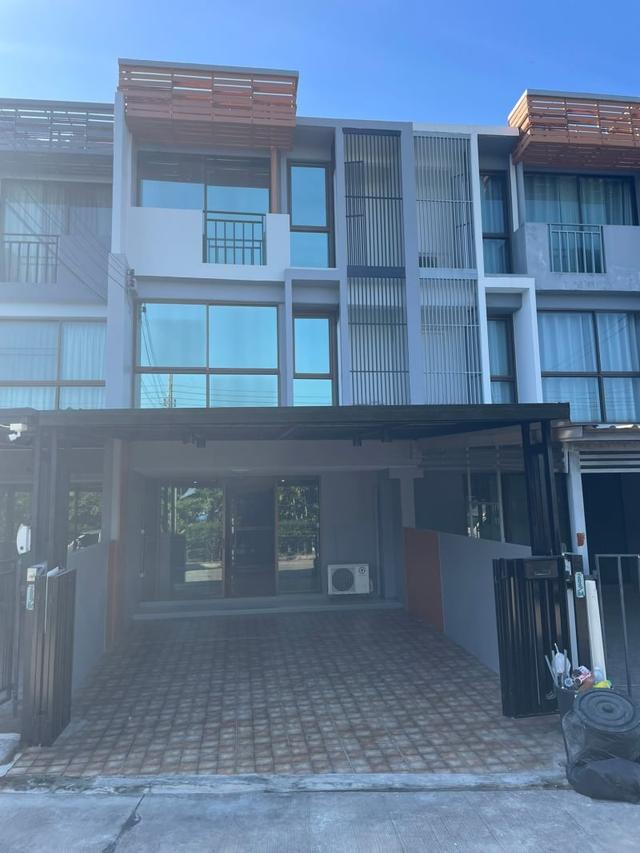 ขาย :ทาวน์เฮาส์ 3 ชั้น