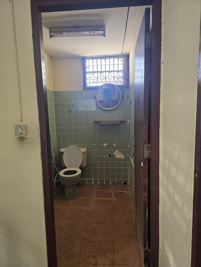 ขายทาวน์เฮ้าส์เนื้อที่ 33 ตารางวา อยู่ซอยประชาราษฎร์บำเพ็ญ 1 ถนนรัชดาภิเษก เขตดินแดง หน้าปากซอย คือ แยกพระพิฆเนศ 14