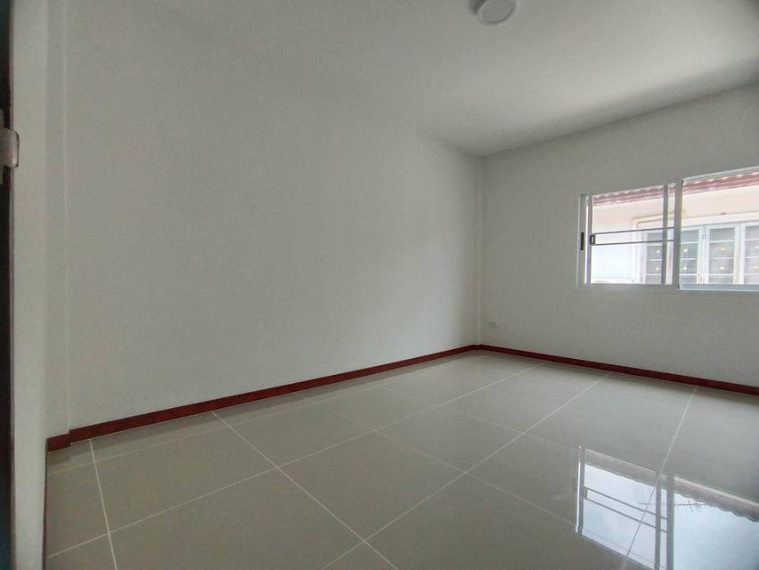 ขาย ทาวน์เฮาส์รีโนเวทใหม่ทั้งหลัง บ้านเปล่าตกแต่งง่ายในโครงการ เคซี. 3 หทัยราษฎร์39 ชุมชนน่าอยู่ 13