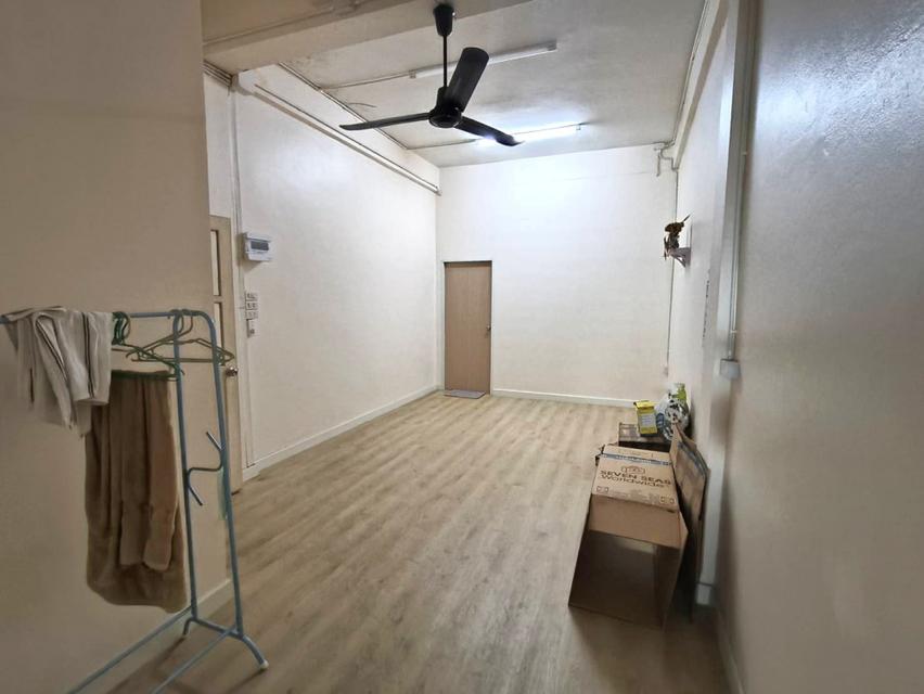 ขายอาคารพาณิชย์ 4 ชั้น เนื้อที่ 13 ตารางวา ติดถนนเทอดไท ใกล้ตลาดพลู 4