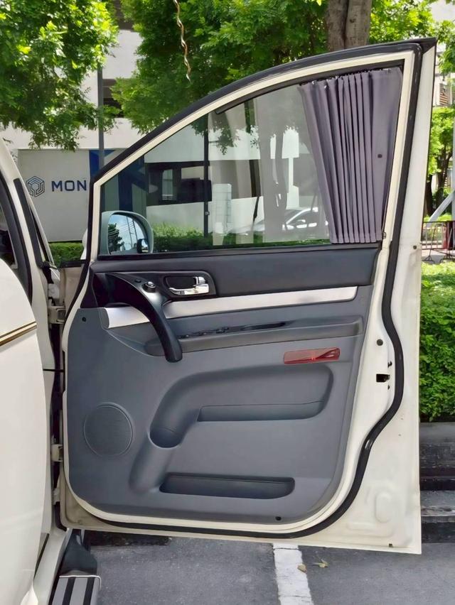 Ssangyong Stavic SV270 เครื่องดีเซล 2.8 เกียร์ Auto สีขาวมุก ปี 2010 15